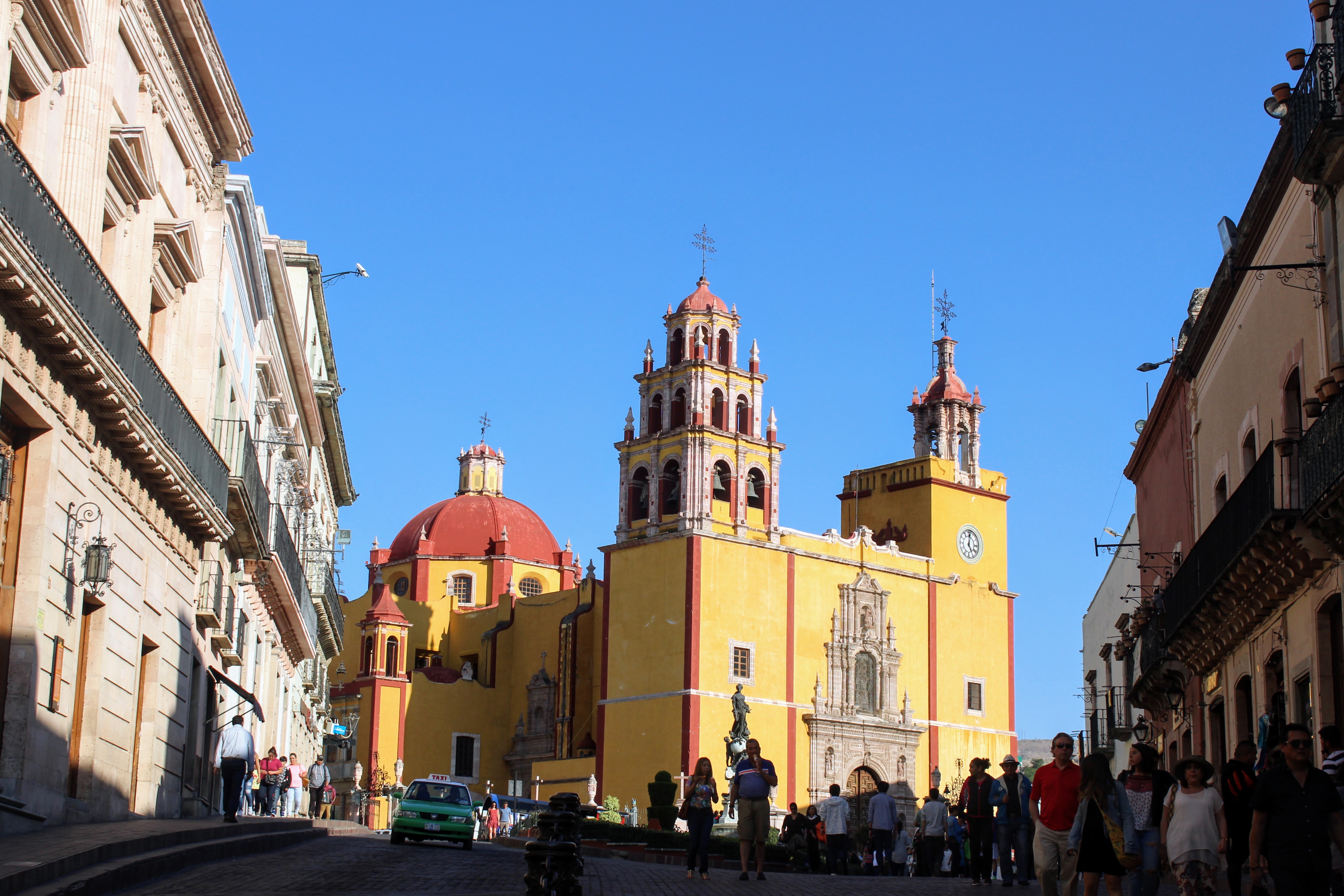 view-of-colorful-buildings-in-guanajuato-mexico-mexico-beaches-mexico